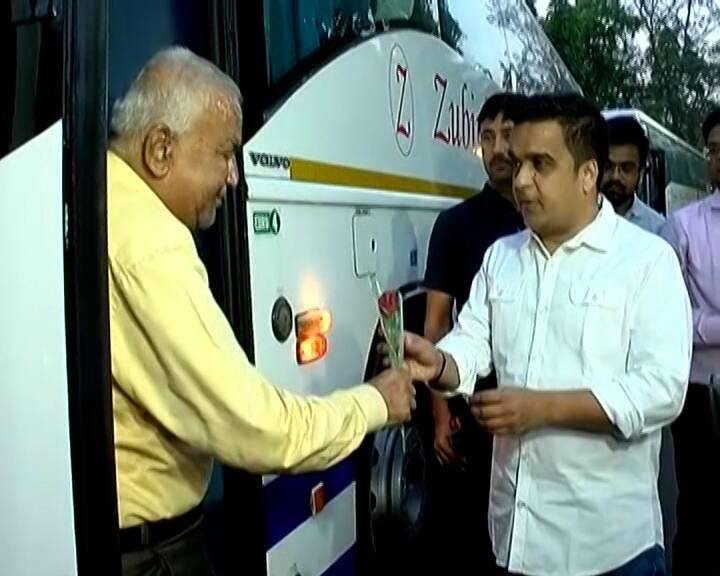 Operation Kaveri: ઓપરેશન કાવેરી હેઠળ વધુ 56 ગુજરાતીઓ વતન પહોંચ્યા, ગૃહ રાજ્યમંત્રી હર્ષ સંઘવીએ ફૂલ આપી કર્યું સ્વાગત Operation Kaveri:56 Gujarat Residents Among Group of Indians to be Brought Back from Sudan Operation Kaveri: ઓપરેશન કાવેરી હેઠળ વધુ 56 ગુજરાતીઓ વતન પહોંચ્યા, ગૃહ રાજ્યમંત્રી હર્ષ સંઘવીએ ફૂલ આપી કર્યું સ્વાગત