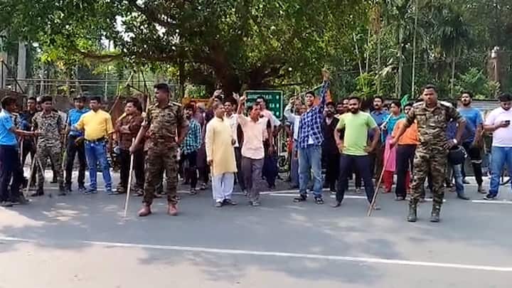 তুফানগঞ্জ বলরামপুর চৌপতি এলাকায় বিজেপি ও তৃণমূলের মিছিল ঘিরে তৈরি হয় উত্তপ্ত পরিস্থিতি।