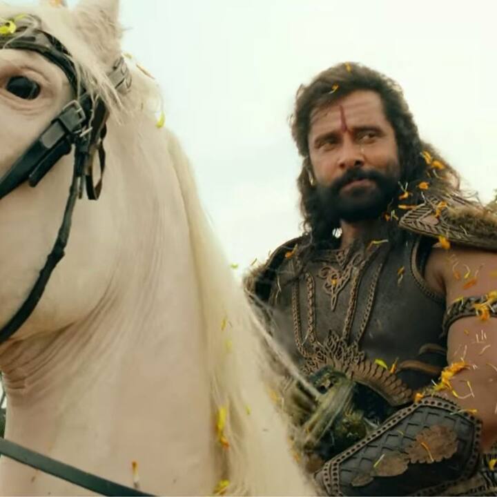 ஆதித்த கரிகாலன் கதாப்பாத்திரத்தில் நடித்துள்ள விக்ரமிற்கு பாராட்டுகள் குவிகின்றன.