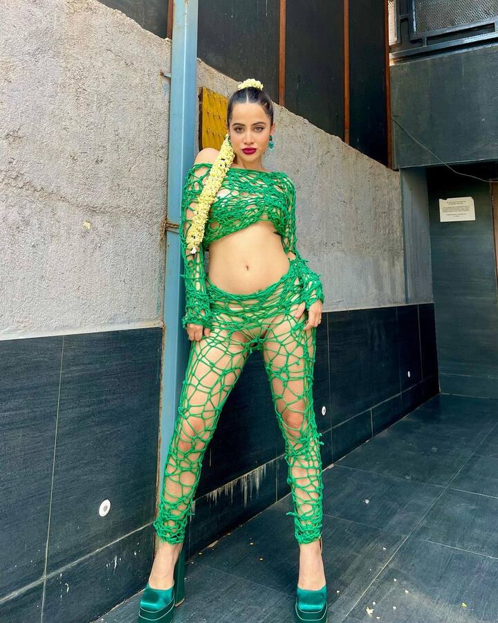 उर्फी ने ये ड्रेस रस्सी से बनाया था जो खासी चर्चाओं में रहा.