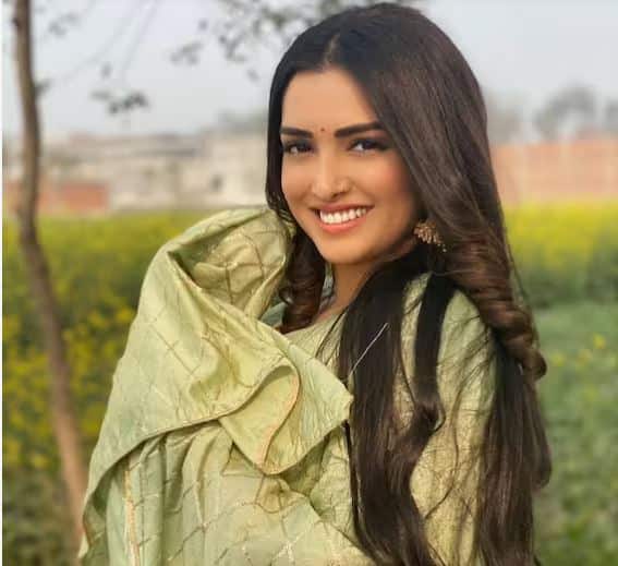 ਮਾਸਕ ਪਹਿਨੇ ਲੋਕਾਂ ਦੇ ਚਿਹਰਿਆਂ ਤੋਂ ਪਰਦਾ ਚੁੱਕ ਕੇ ਆਮਰਪਾਲੀ ਨੇ ਸਪੱਸ਼ਟ ਕਰ ਦਿੱਤਾ ਹੈ ਕਿ ਉਹ ਉਨ੍ਹਾਂ ਦੇ ਝੂਠ ਤੋਂ ਜਾਣੂ ਹੈ। ਅਜਿਹੇ 'ਚ ਉਸ ਨੇ ਇਹ ਪੋਸਟ ਕਿਸ ਨੂੰ ਸ਼ੇਅਰ ਕੀਤੀ ਹੈ, ਇਸ ਬਾਰੇ ਕੋਈ ਨਹੀਂ ਜਾਣਦਾ।