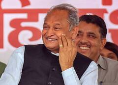 अशोक गहलोत मोटर साइकिल बेचकर लड़े थे पहला चुनाव, मुख्यमंत्री के तौर पर पूरा करेंगे तीसरा कार्यकाल