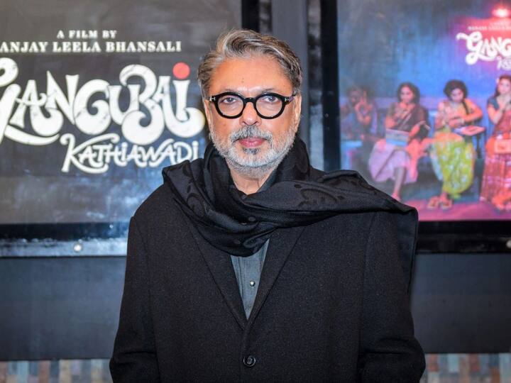 'गंगूबाई काठियावाडी' या सिनेमासाठी संजय लीला भन्साळी यांना सर्वोत्कृष्ट दिग्दर्शकाचा पुरस्कार मिळाला आहे.