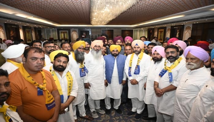 Congress leader Rana Gurjit's nephew Hardeep Singh Rana with many congress leaders and councillors joined AAP! ਜਲੰਧਰ ਜ਼ਿਮਨੀ ਚੋਣ ਤੋਂ ਪਹਿਲਾਂ ਕਾਂਗਰਸ ਨੂੰ ਵੱਡਾ ਝਟਕਾ ! ਕਾਂਗਰਸੀ ਆਗੂ ਰਾਣਾ ਗੁਰਜੀਤ ਦੇ ਭਤੀਜੇ ਹਰਦੀਪ ਸਿੰਘ ਰਾਣਾ ਸਮੇਤ ਕਾਂਗਰਸ ਦੇ ਕਈ ਅਹੁਦੇਦਾਰ, ਕੌਂਸਲਰ ਹੋਏ 'ਆਪ ਵਿੱਚ ਸ਼ਾਮਿਲ