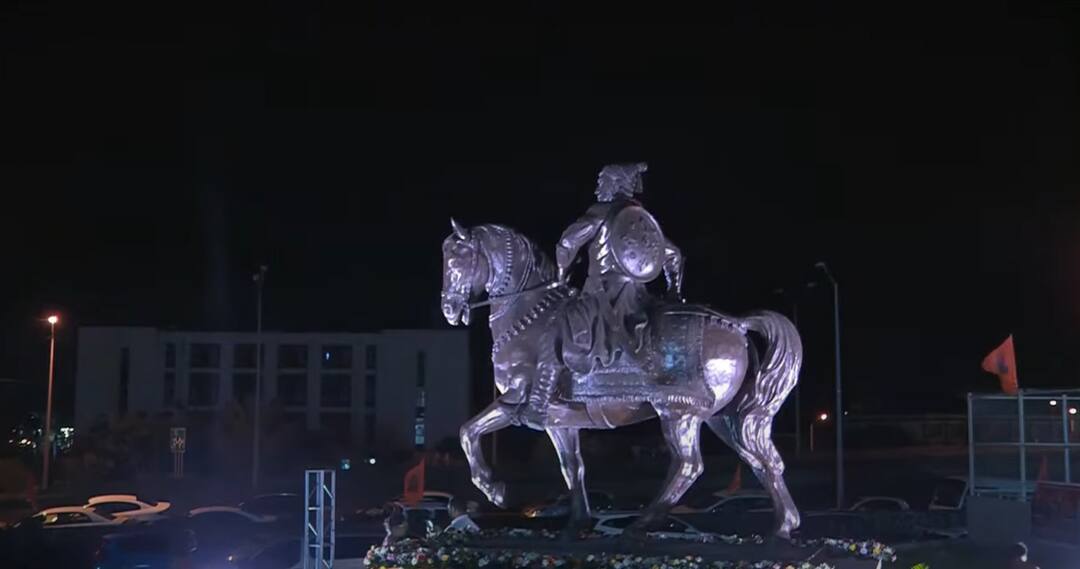 12 feet tall statue of Chhatrapati Shivaji Maharaj unveiled in Mauritius Devendra fadnavis Eknath Shinde Chhatrapati Shivaji Maharaj : मॉरिशसमध्ये शिवछत्रपतींचा जयजयकार , छत्रपती शिवाजी महाराजांच्या 12 फूट उंचीच्या पुतळ्याचे अनावरण