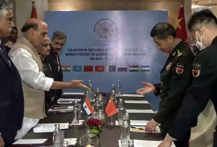 India : Chinese Defence minister Even After Rajnath Avoids Handshake China-India Share Common interests India : SCOની બેઠકમાં રાજનાથે ચીને આપ્યો એવો સંદેશ કે દુનિયા આખી જોતી જ રહી