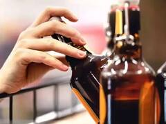 व्हिस्की की बोतल में घुले करोड़ों की कोकीन, लैब्राडोर डॉग ने खोली तंजानियन नेशनल की पोल, जानें कैसे 