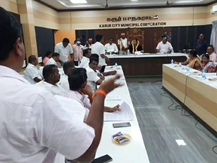 பணம் கொடுத்தால் அதிக நேரம் தண்ணீர் திறப்பு - கரூர் மாநகராட்சி கவுன்சிலர் கூட்டத்தில் பரபரப்பு