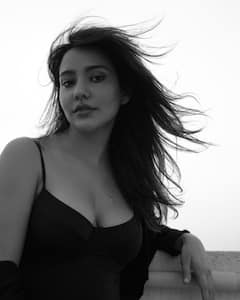 Neha Sharma Photos: బ్లాక్ అండ్ వైట్ లుక్ లో 'చిరుత' పిల్ల అదిరిపోలా!