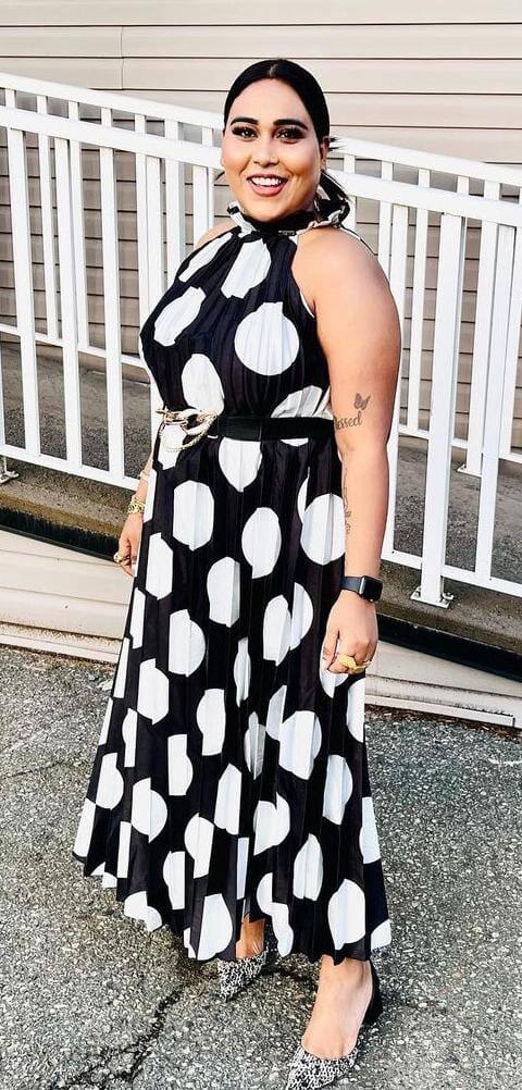 ਇੱਕ ਹੋਰ ਯੂਜ਼ਰ ਨੇ ਕਮੈਂਟ 'ਚ ਕਿਹਾ, 'ਏਨੀ ਮੋਟੀ ਤੇ ਡਰੈੱਸ ਦੇਖੋ ਕੀ ਪਾਇਆ।' ਇੱਕ ਹੋਰ ਸ਼ਖਸ ਨੇ ਕਮੈਂਟ ਕੀਤਾ, 'ਜਿੰਮ ਜੁਆਇਨ ਕਰ ਲਓ ਜੀ, ਫਿਰ ਡਰੈੱਸਾਂ ਜਚਣ ਲੱਗ ਜਾਣਗੀਆਂ।'