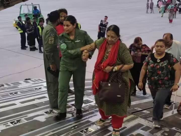 आफ्रिका खंडात असलेल्या सुदानमध्ये युद्धपरिस्थिती आहे. अनेक परदेशी लोक त्या परिस्थितीत तिथे अडकले आहेत.