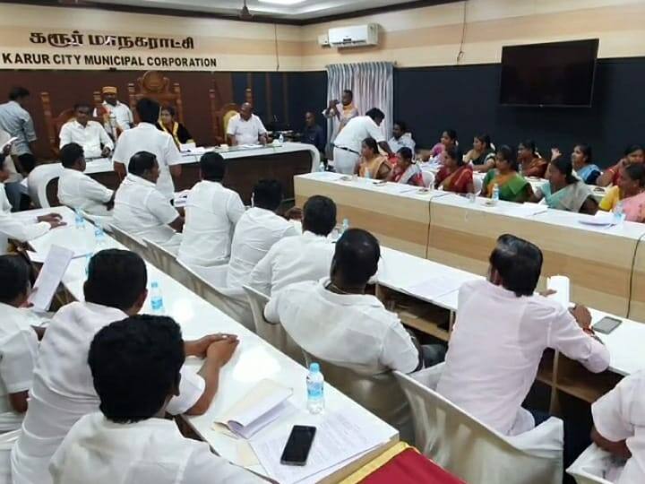 பணம் கொடுத்தால் அதிக நேரம் தண்ணீர் திறப்பு - கரூர் மாநகராட்சி கவுன்சிலர் கூட்டத்தில் பரபரப்பு