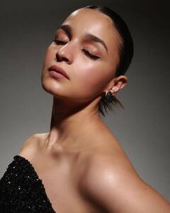 Alia Bhatt : Filmfare Awards 2023માં આલિયાએ બ્લેક ગાઉનમાં મચાવ્યો તહેલકો