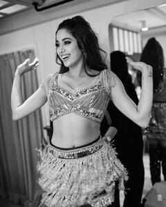 Janhvi Kapoor: சிவப்பு கம்பள வரவேற்பு..கிழிந்து போன ஜான்வியின் உடை..அடுத்து நடந்தது என்ன தெரியுமா?