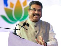 'अपने आकाओं को खुश करना चाहते होंगे खरगे', जहरीले सांप वाले बयान पर धर्मेंद्र प्रधान का पलटवार