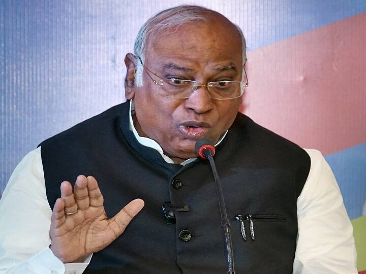 Mallikarjun Kharge statement on Narendra Modi harm Congress in Karnataka Explained abpp जुबान फिसली और सत्ता गई; गुजरात, बिहार से बंगाल तक...,जब नेताओं के विवादित बयान ने पार्टी को हराया