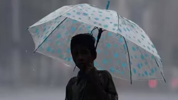 হাওয়া অফিস জানিয়েছে, একদিকে বাতাসের উপরিভাগে পশ্চিমী গরম হাওয়া এবং অপরদিকে বঙ্গোপসাগর থেকে ঢুকবে প্রচুর জলীয় বাষ্প।