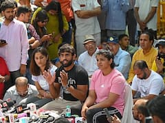 Wrestlers Protest: पहलवानों ने जंतर-मंतर को बनाया अखाड़ा, मच्छरदानी में गुजारी रात; देखें तस्वीरें