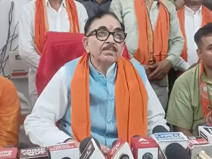 UP Nikay Chunav 2023: वोट मांगने चंदौली पहुंचे मंत्री महेन्द्र नाथ पाण्डेय, किया कर्नाटक चुनाव का भी जिक्र UP Nikay Chunav 2023 minister mahendra nath pandey reaches chandauli for vote discuss about karnataka election ANN UP Nikay Chunav 2023: वोट मांगने चंदौली पहुंचे मंत्री महेन्द्र नाथ पाण्डेय, किया कर्नाटक चुनाव का भी जिक्र