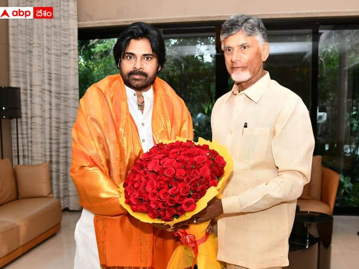 Pawan Kalyan meets Chandrababu at His home: టీడీపీ జాతీయ అధ్యక్షుడు నారా చంద్రబాబు నాయుడుతో జనసేన అధినేత పవన్ కళ్యాణ్ భేటీ అయ్యారు.