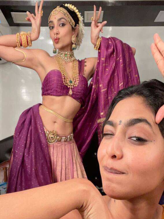 ஹேய் பூ... BTS வீடியோவில் ஜாலி டான்ஸ் ஆடிய வானதி - பூங்குழலி!  