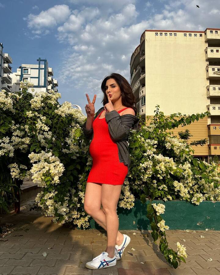 ‘पटियाला बेब्स’ और ‘महाभारत’ में नजर आईं मानसी शर्मा ने सोशल मीडिया पर अपनी दूसरी प्रेग्नेंसी की अनाउंसमेंट की है.