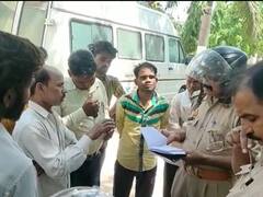 अंबेडकरनगर में पिकअप की चपेट में आकर मां-बेटे की मौत, परिजनों ने लगाया हत्या का आरोप