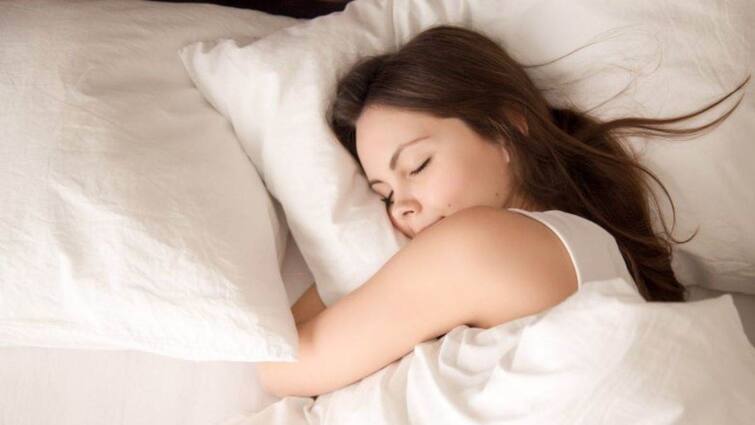 Sleeping with a double pillow can make you sick Health :આપ પણ ડબલ ઓશિકું રાખીને ઊંઘો છો?  તો સાવધાન,સર્વાઇકલ સહિતના થઇ  શકે છે આ સમસ્યા