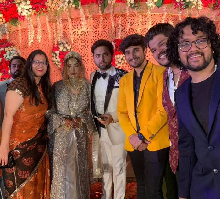 ਕੁਝ ਸਮਾਂ ਪਹਿਲਾਂ ਦਾਨਿਸ਼ ਨੇ ਇੱਕ ਪੋਸਟ ਸ਼ੇਅਰ ਕੀਤੀ ਸੀ ਜਿਸ ਵਿੱਚ ਉਹ ਫਲਾਈਟ ਵਿੱਚ ਬੈਠੇ ਨਜ਼ਰ ਆ ਰਹੇ ਸਨ। ਯਾਤਰਾ ਦੌਰਾਨ, ਇਸ ਪੋਸਟ ਵਿੱਚ, ਗਾਇਕ ਨੇ ਪ੍ਰਸ਼ੰਸਕਾਂ ਨਾਲ ਇੱਕ ਰੀਲ ਸਾਂਝੀ ਕੀਤੀ, ਜਿਸ ਵਿੱਚ ਉਹ ਪ੍ਰਸ਼ੰਸਕਾਂ ਨੂੰ ਇਹ ਕਹਿੰਦੇ ਹੋਏ ਦੇਖਿਆ ਗਿਆ ਕਿ 'ਸਾਡੇ ਵਿਆਹ ਵਿੱਚ ਚਾਰ ਹਫ਼ਤੇ ਬਾਕੀ ਹਨ'।