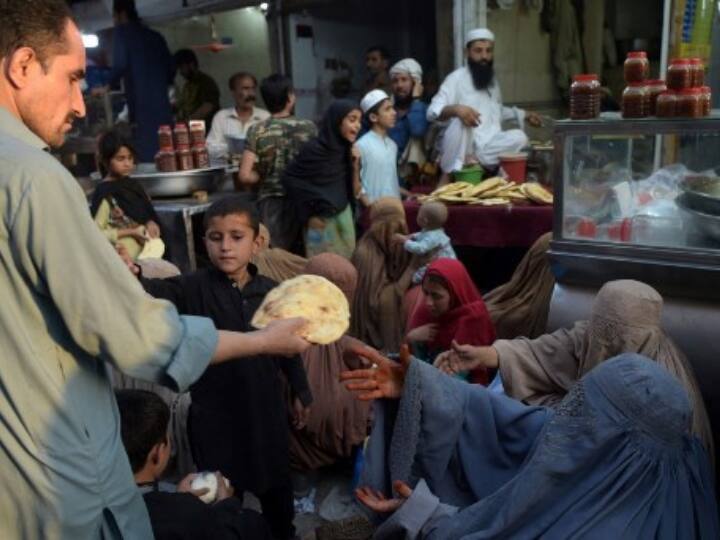 Pakistan inflation rate reach upto 36.5 percent food products and clothes rate high Pakistan Food Crisis: पाकिस्तान में कपड़े से लेकर खाने तक के दाम में रिकॉर्ड बढ़ोतरी, अप्रैल में 36 फीसदी के पार महंगाई दर