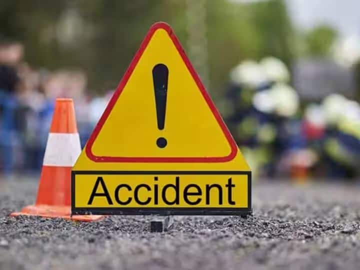 Accident: A car rammed into the back of a truck on the Rajkot-Bhavnagar highway, a child died, 4 were injured Accident: રાજકોટ-ભાવનગર હાઇવે પર બંધ ટ્રક પાછળ ધડાકાભેર ઘૂસી ગઈ કાર, બાળકનું મોત, 4 ઈજાગ્રસ્ત