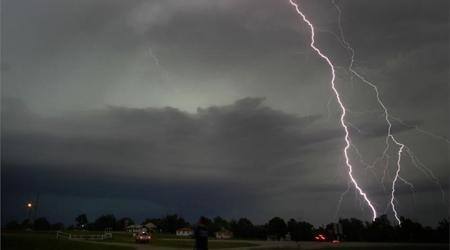 Unseasonal rains falles in this district of gujrat to know weather update Gujarat Weather Update Live :અમદાવાદ સહિત આ વિસ્તારમાં ગાજવીજ સાથે વરસ્યો વરસાદ, જાણો રાજ્યમાં શું છે માવઠાની સ્થિતિ