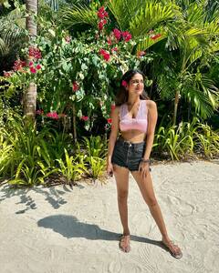 Priya Prakash Varrier: సూర్యుడికే చెమటలు పట్టిస్తున్న ప్రియా!