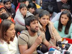 बजरंग पूनिया का आरोप, बोले- 'धरना दे रहे पहलवानों तक नहीं पहुंचा रहा खाना-पानी'