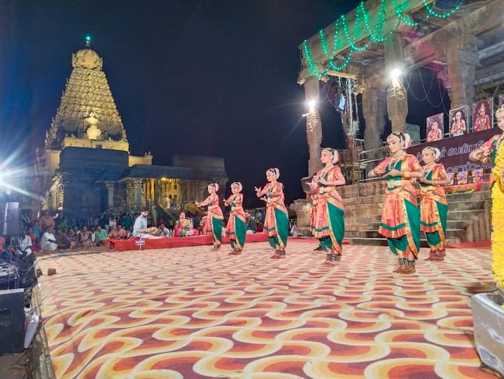 Thanjavur big temple bharatanatyam dance by school girls at tanjore Chithirai festival TNN தஞ்சை பெரிய கோவில் சித்திரை திருவிழா நிகழ்ச்சியில் பள்ளி மாணவிகளின் பரத நாட்டியம்