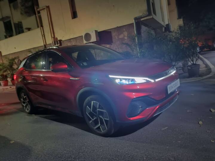 इस मिड साइज इलेक्ट्रिक प्रीमियम एसयूवी को कीमत के मामले में एमजी जेडएस से ऊपर और हुंडई आयोनिक-5 से नीचे यानि 30-40 लाख रुपये के आस-पास रखा जा सकता है.