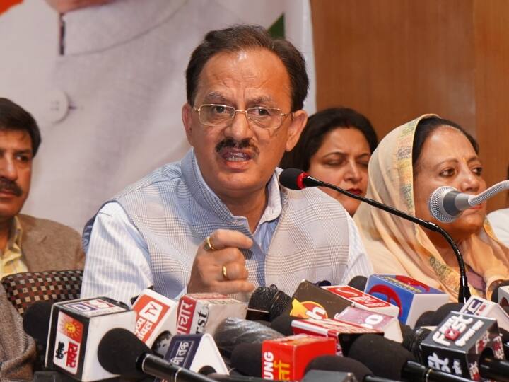 Himachal Pradesh: हिमाचल के उद्योग मंत्री हर्षवर्धन चौहान का BJP पर पलटवार, कहा- ऑपरेशन लोटस के दावे सिर्फ...' Minister Harshwardhan Chauhan Reaction On BJP Operation Lotus Jairam Thakur Claim ANN Himachal Pradesh: हिमाचल के उद्योग मंत्री हर्षवर्धन चौहान का BJP पर पलटवार, कहा- ऑपरेशन लोटस के दावे सिर्फ...'