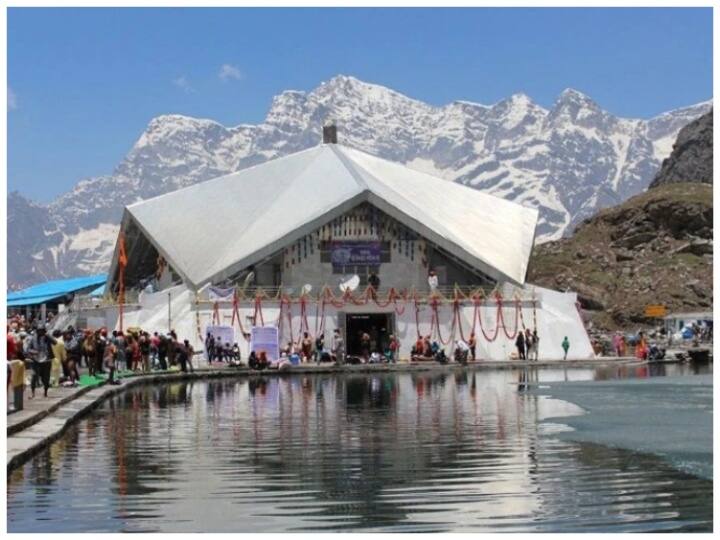 Hemkund Sahib: 20 मई को खुलेंगे श्री हेमकुंड साहिब के कपाट, बर्फ को हटाने में जुटे सेना के जवान sri hemkund sahib doors open on may 20 soldiers making way by cutting snow Hemkund Sahib: 20 मई को खुलेंगे श्री हेमकुंड साहिब के कपाट, बर्फ को हटाने में जुटे सेना के जवान
