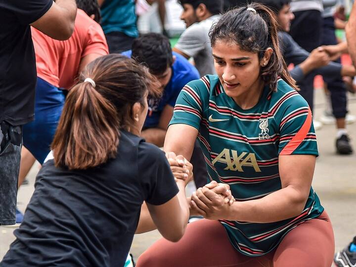 Indian Wrestlers vs WFI President: भारतीय कुश्ती महासंघ के अध्यक्ष और भाजपा सांसद बृजभूषण शरण सिंह की गिरफ्तारी की मांग को लेकर भारतीय पहलवान जंतर-मंतर पर धरना दे रहे हैं. आज इस धरने का 7वां दिन है.