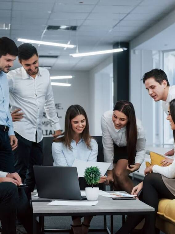 इन टेक कंपनियों में फ्रेशर्स को मिल रहे लाखों रुपये