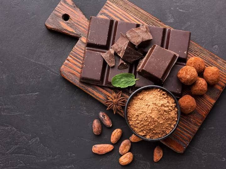 डार्क चॉकलेट हेल्दी है! यह सोचकर अगर आप खूब दबाकर खाते हैं तो संभल जाएं Be careful Dark chocolate may not be as ‘healthy’ as we think डार्क चॉकलेट हेल्दी है! यह सोचकर अगर आप खूब दबाकर खाते हैं तो संभल जाएं