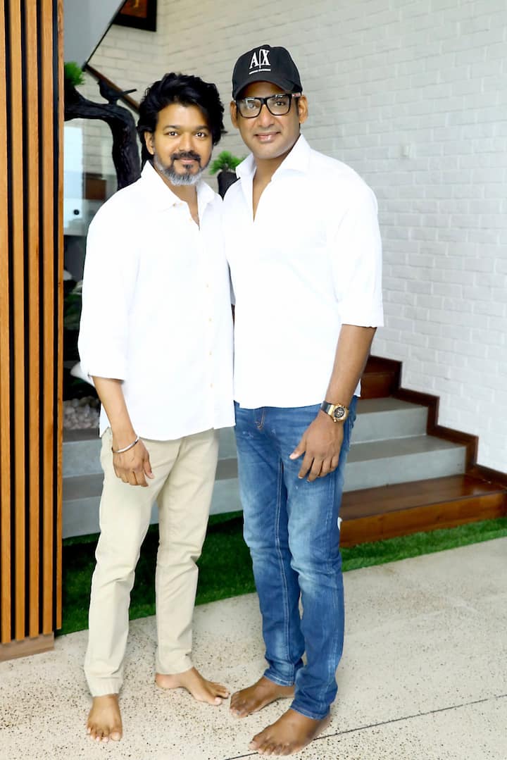 நடிகர் விஷால், நடிகர் விஜய்யை நேரில் சந்தித்தார், அத்துடன் விஜய், மார்க் ஆண்டனி படத்தின் டீசரை கண்டுள்ளார்.