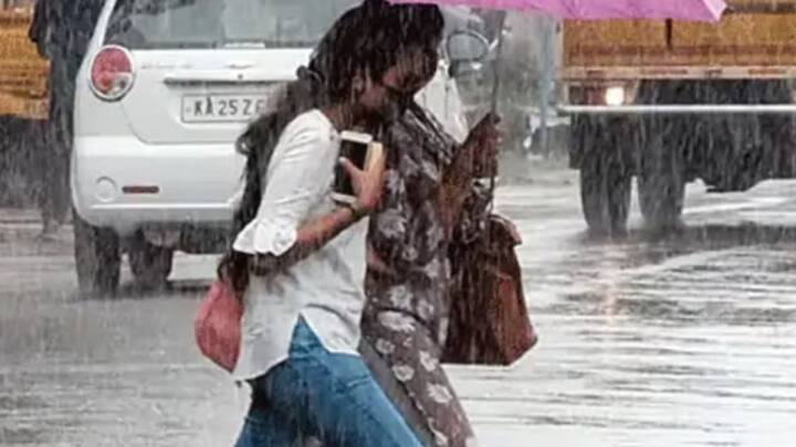 আগামী পাঁচ দিন অর্থাৎ বুধবার পর্যন্ত এই পরিস্থিতি থাকবে। বৃহস্পতিবার থেকে পরিস্থিতির উন্নতি হওয়ার সম্ভাবনা।