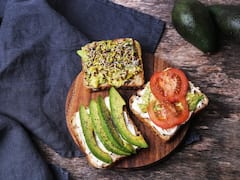 पेट की लटकती चर्बी करनी है कम, तो नाश्ते में खाना शुरू कर दें एवोकाडो सैंडविच