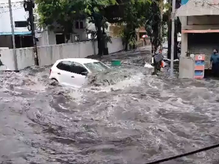 Hyderabad Rains Trending After Heavy Rain Fall Causes Floods Hyderabad Rains: ట్విట్టర్ ట్రెండింగ్ లో హైదరాబాద్ రైన్స్- మీమ్స్ తో రెచ్చిపోతున్న నెటిజన్లు