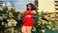 ਦੁਬਾਰਾ ਮਾਂ ਬਣਨ ਵਾਲੀ ਹੈ ਇਹ ਟੀਵੀ ਅਦਾਕਾਰਾ , ਟਾਈਟ ਡਰੈੱਸ 'ਚ ਬੇਬੀ ਬੰਪ ਫਲਾਂਟ ਕਰਦੇ ਹੋਏ ਸ਼ੇਅਰ ਕੀਤੀਆਂ ਤਸਵੀਰਾਂ