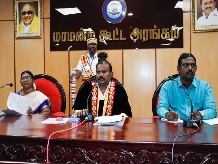 Corporation Middle School to be upgraded to High School and converted into Girls School - Mayor Thoothukudi: மதுபான திருத்த விதி, 12 மணி நேர வேலை கண்டித்து வெளிநடப்பு செய்ய முயன்ற அதிமுக மாமன்ற உறுப்பினர்- வெளியேற்ற உத்தரவிட்ட மேயர்