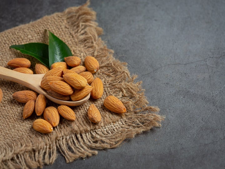 almonds cultivation Paresh Patel is cultivating Australian almonds in Gujarat Almonds farming: एक बार बुवाई कर 25 साल तक होगी कमाई, इस किसान ने इस बादाम से लाखों कमाए