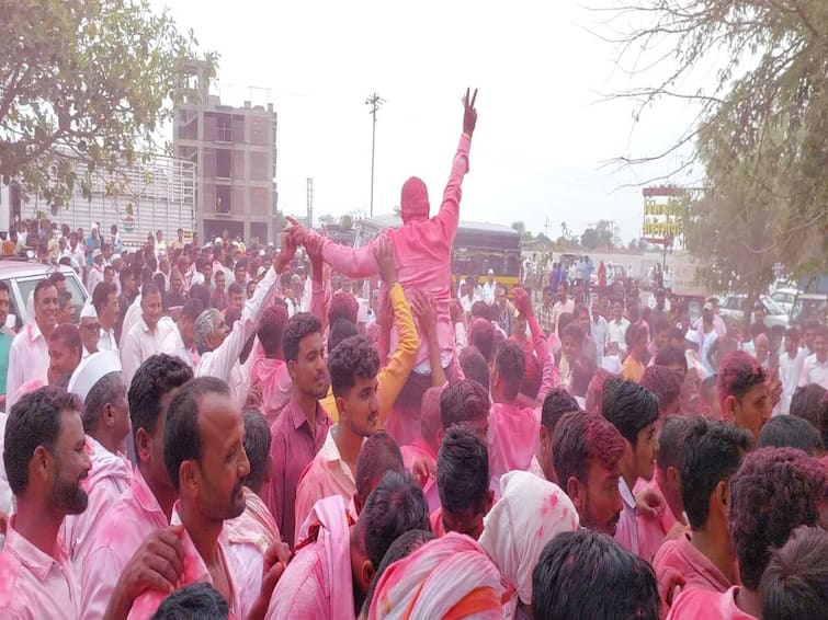 maharashtra news nashik news win of Mahavikas Aghadi mp devidas pingle in Nashik Bajar Committee Election Nashik APMC Election : 'तुम्ही कितीबी लावा शक्ती अन् कितीबी लढवा युक्ती', नाशिक बाजार समितीवर 'महाविकास आघाडी'