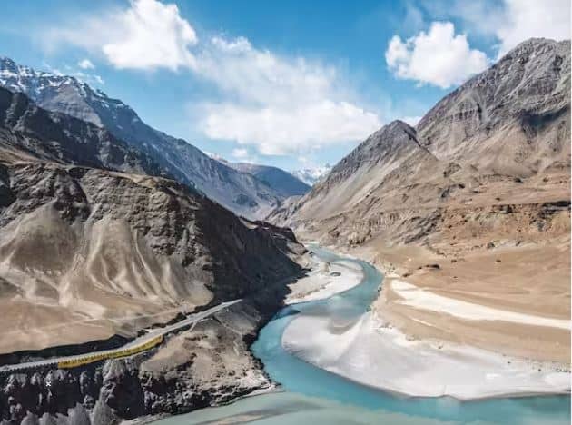 ਇਸ ਪੈਕੇਜ ਦੇ ਜ਼ਰੀਏ ਤੁਸੀਂ ਗਰਮੀਆਂ ਦੀਆਂ ਛੁੱਟੀਆਂ ਯਾਨੀ ਮਈ ਅਤੇ ਜੂਨ ਦੇ ਮਹੀਨਿਆਂ ਦੌਰਾਨ ਲੇਹ-ਲਦਾਖ ਦਾ ਦੌਰਾ ਕਰ ਸਕਦੇ ਹੋ। ਯਾਤਰੀਆਂ ਨੂੰ IRCTC ਦੁਆਰਾ 6 ਬ੍ਰੇਕਫਾਸਟ , ਲੰਚ ਅਤੇ ਡਿਨਰ ਵੀ ਦਿੱਤਾ ਜਾਵੇਗਾ।